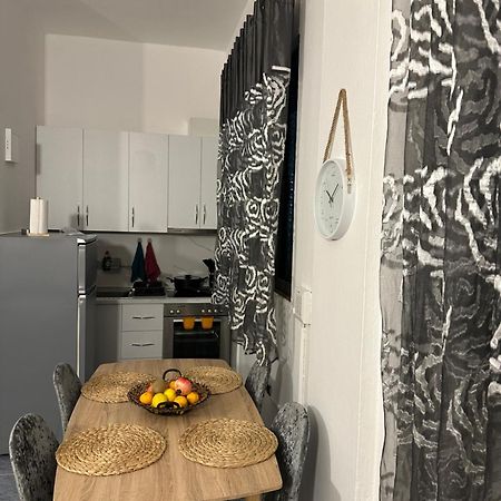 Apartment Near The Centre Of Тирана Экстерьер фото